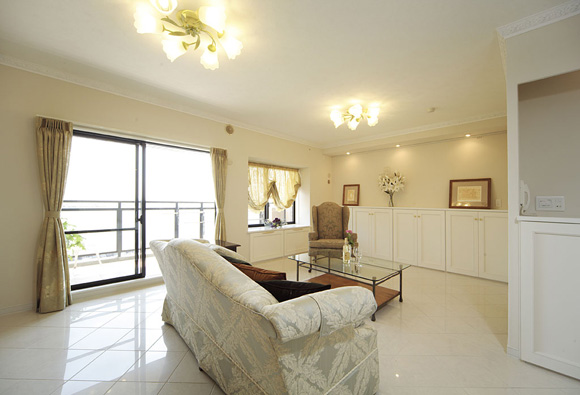 白色客廳設(shè)計(jì)