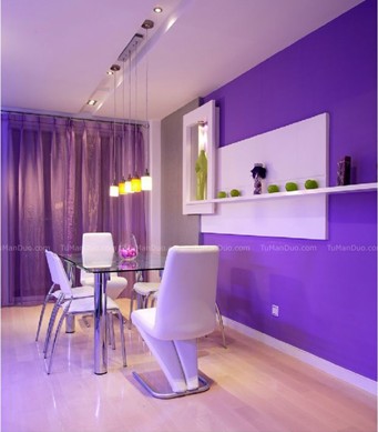 紫色餐廳讓用餐變成一種享受。 