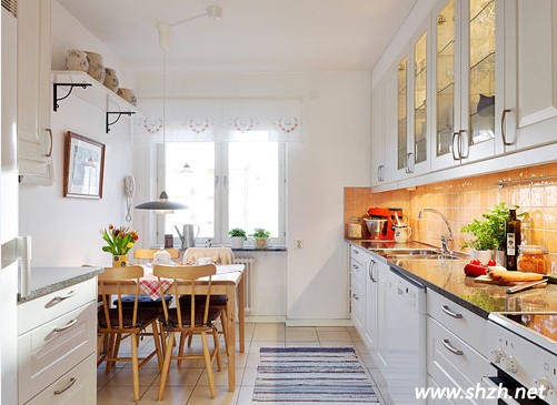 白色的北歐風(fēng)廚房空間
