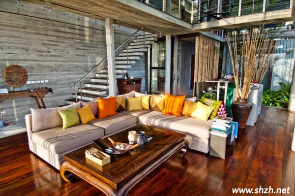 東南亞泰國(guó)風(fēng)別墅客廳裝修