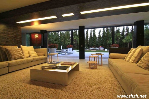 西班牙風(fēng)情別墅會(huì)客廳裝修